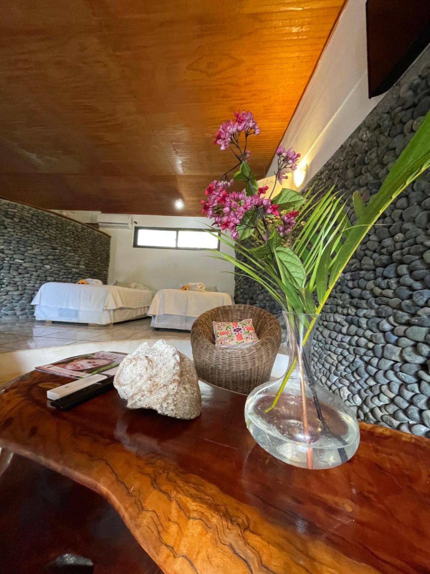 Hotel Chez Maria Goretti Hanga Roa Esterno foto